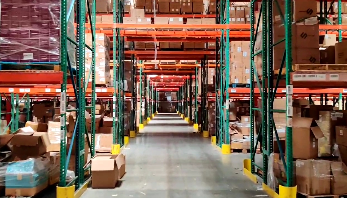 海外仓VS直邮：2026年新政下，跨境电商卖家如何选择？